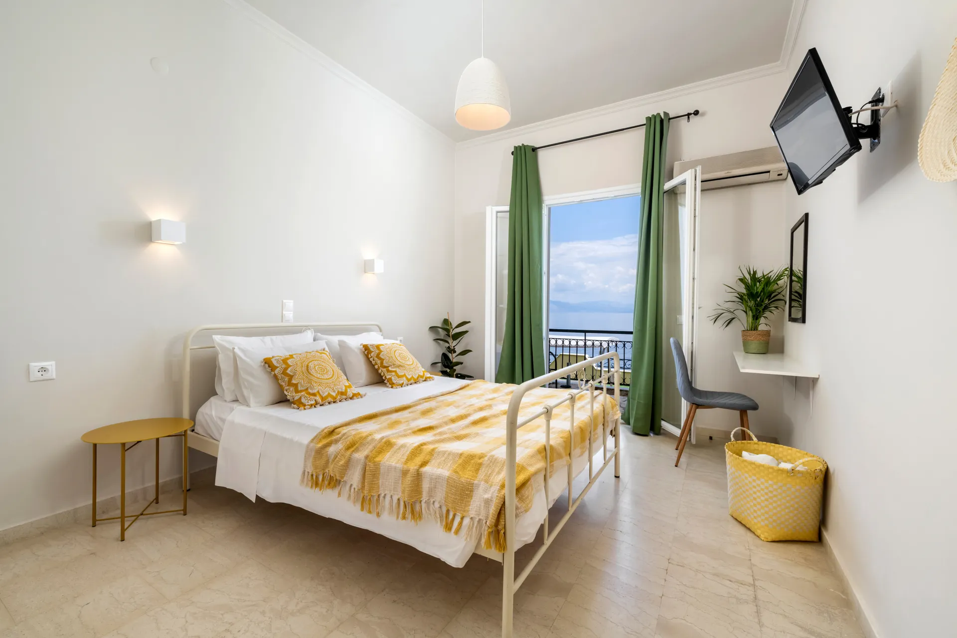 Tiara Holidays - Batelo Hotel - 2-Bedroom Apartment with Seaview Rooftop - bedroom